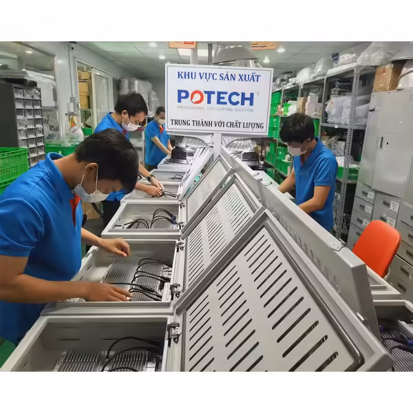 Sản xuất đèn LED sân tenis
