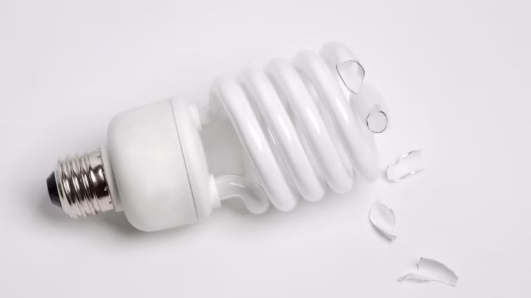 Cảnh báo hiểm họa từ bóng đèn compact