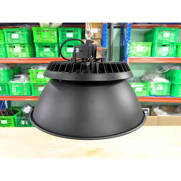 Đèn LED UFOH 150W có gắn chao (1)