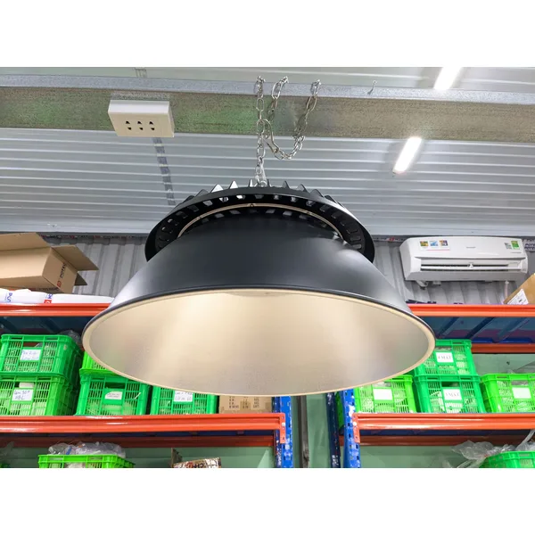 Đèn LED UFOH 150W có gắn chao (2)