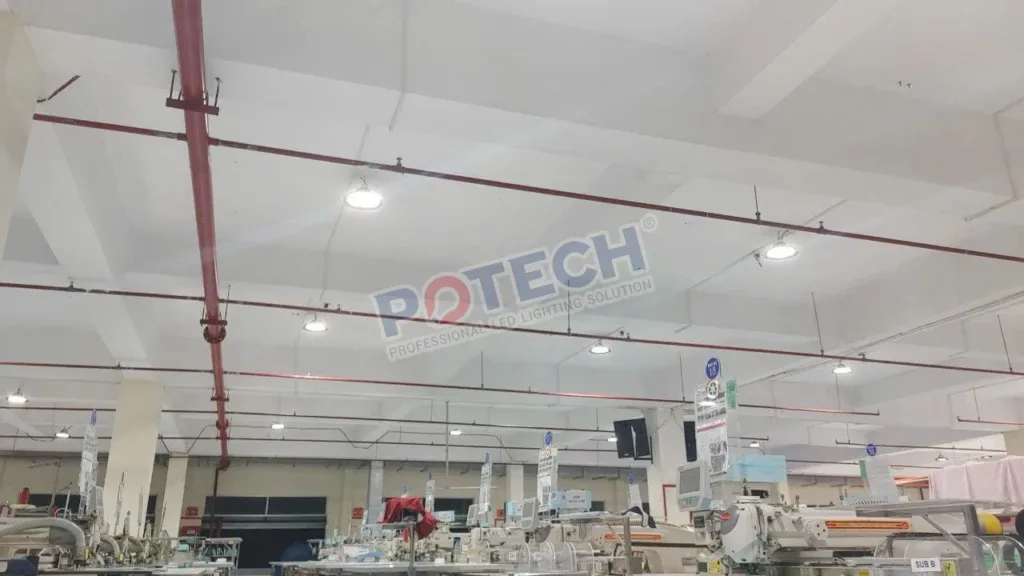Den LED highbay PT-UFOH-60 treo duoi tran be tong va mang ong chua chay tai xuong may TMI