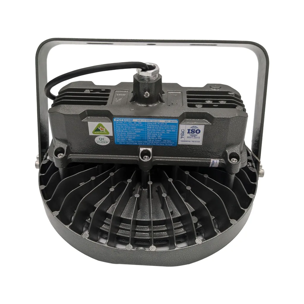 Hop driver gan lien tren than den LED chiu nhiet PT-HTL-80-T80 voi quai treo chu U