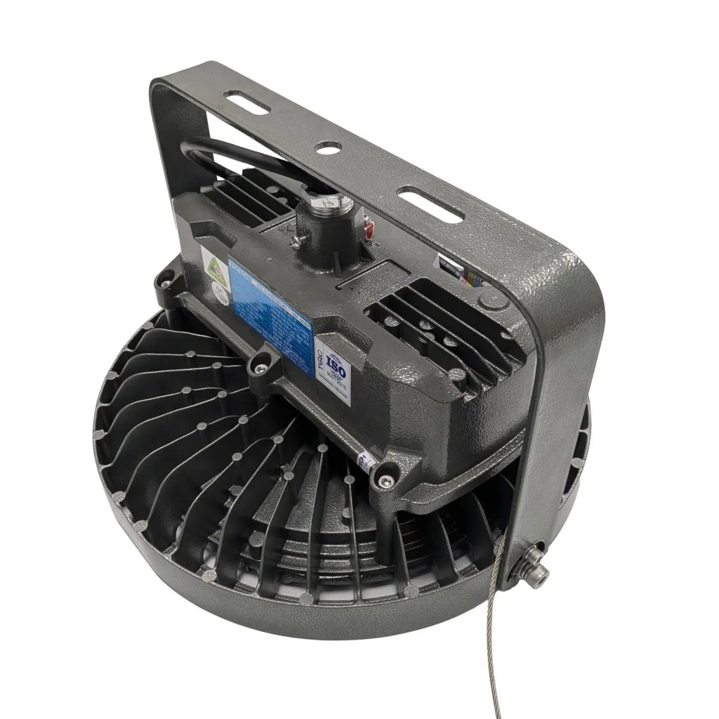Den LED chiu nhiet PT-HTL-80-T80 nhin nghieng, thay hop driver va than tan nhiet