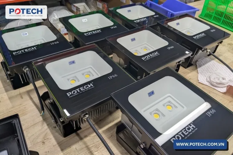 Đèn pha LED ngoài trời chống nước IP66: Tiêu chuẩn và lựa chọn