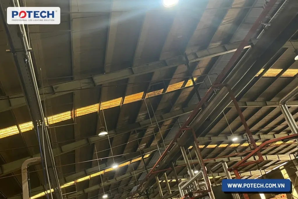Den led highbay potech tekcom sau cai tao