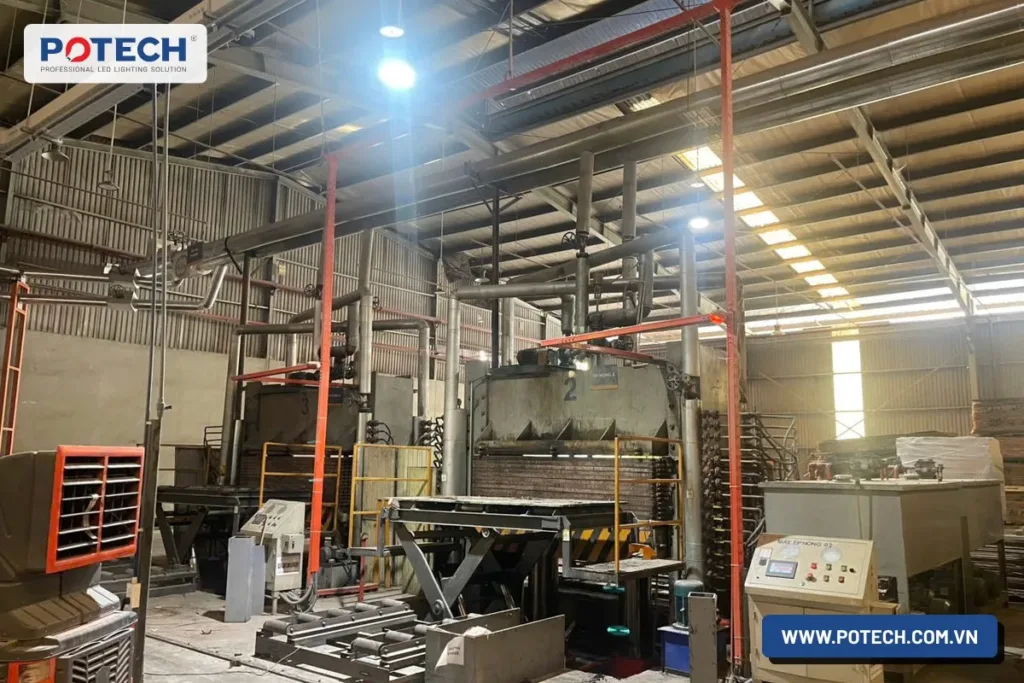 Den led highbay potech tekcom sau cai tao
