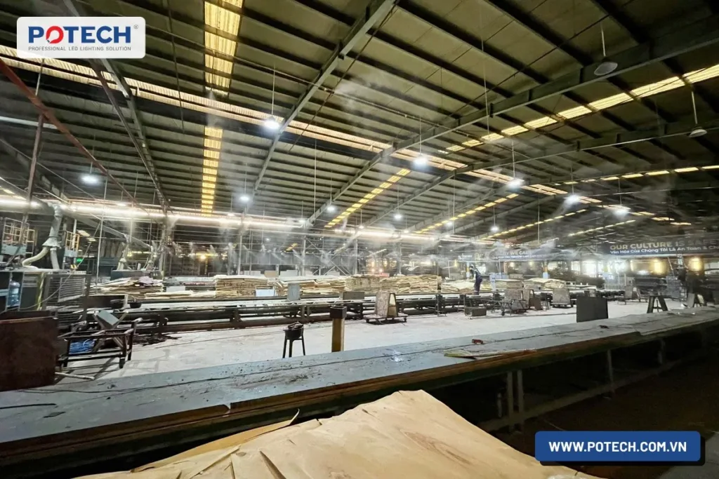 Den led highbay potech tekcom truoc cai tao
