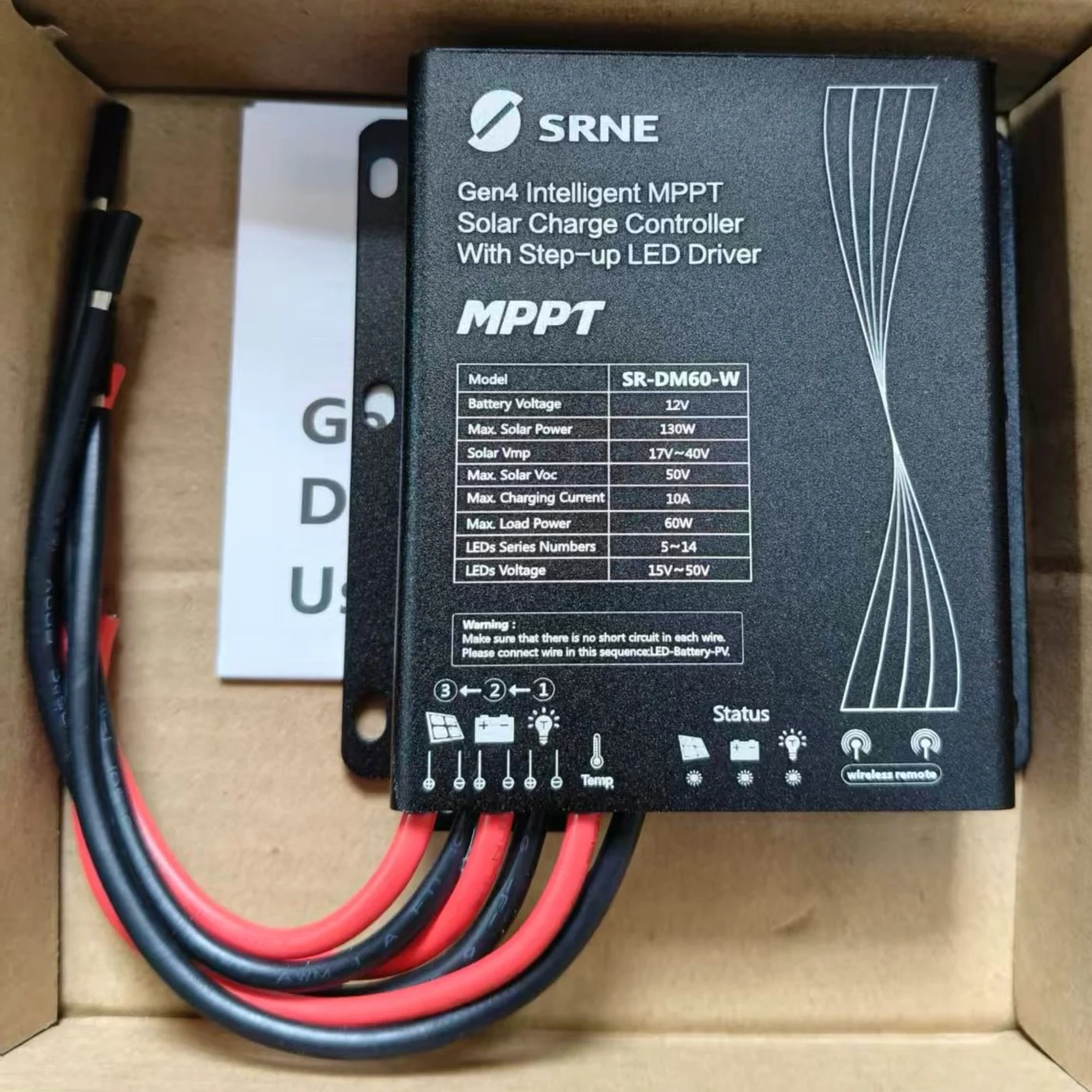 Tem thông số SR-DM60-W trên vỏ, thứ tự đấu dây LED, pin, tấm pin