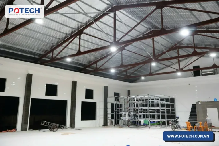 Khoảng cách lắp đặt đèn LED nhà xưởng: cách bố trí theo lưới