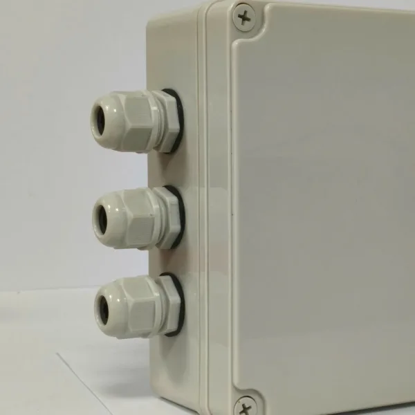Ốc siết cáp lắp trên hộp điện