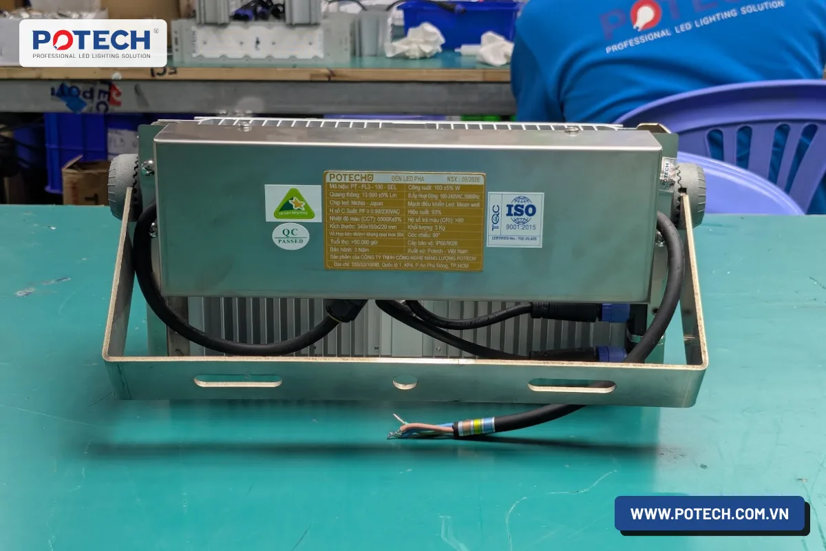 Mặt sau bộ đèn thực tế tại xưởng POTECH.