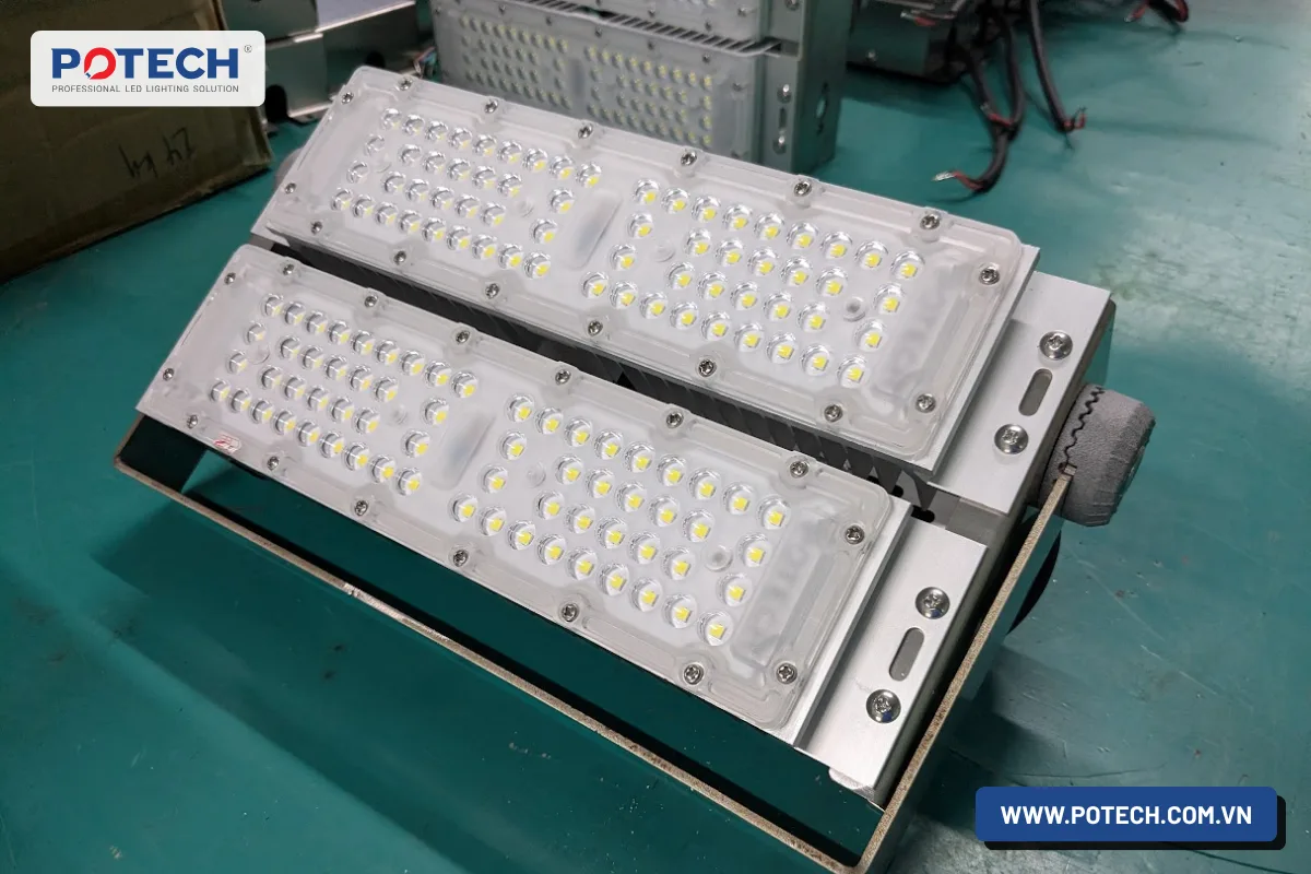 Mặt trước bộ đèn LED sử dụng trong dự án.